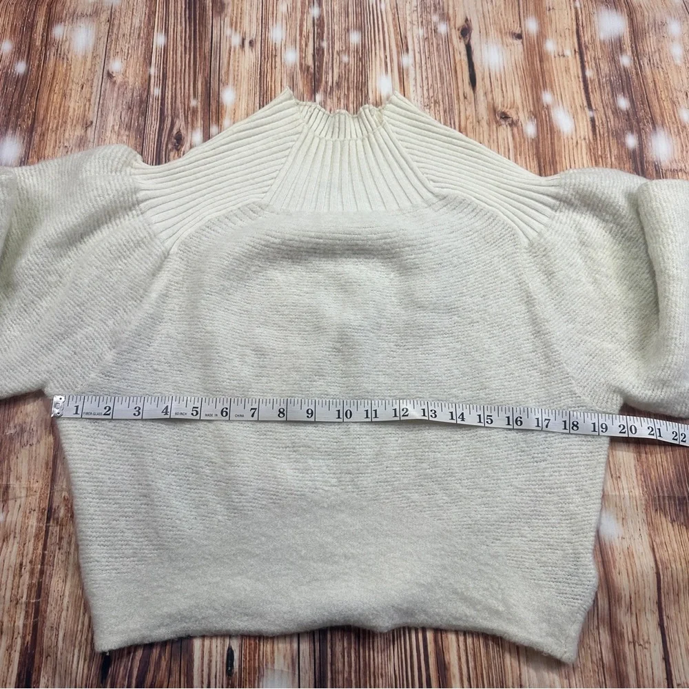 Free People Crop  Sweater Size Small